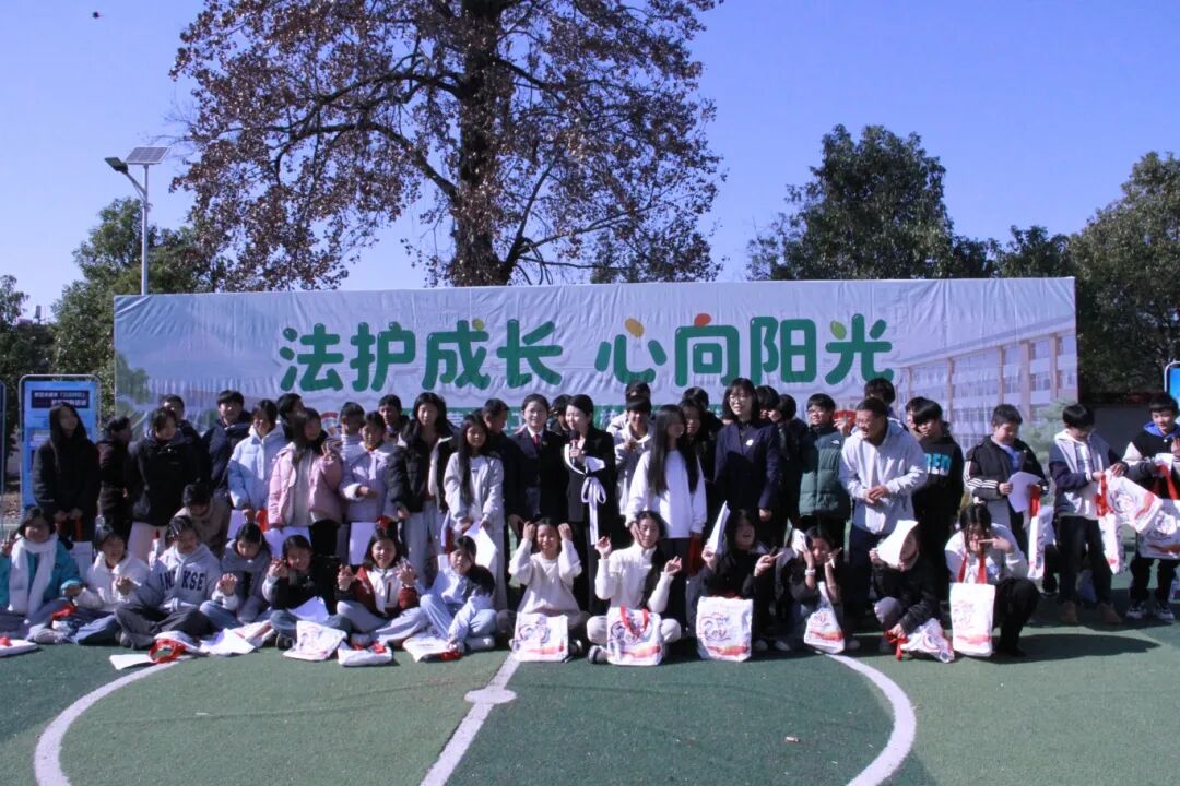 ����Ө��㡱������У԰����ů����